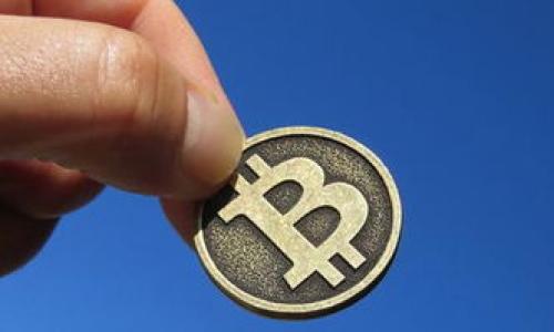 baioti跨境金融区块链平台的作用与前景分析/baioti
跨境金融, 区块链平台, 金融技术, 跨境支付/guanjianci

## 内容主体大纲

1. **引言**
   - 跨境金融的现状与挑战
   - 区块链技术的崛起
   - 跨境金融区块链平台的概念

2. **跨境金融的基本概念**
   - 什么是跨境金融？
   - 跨境金融的主要功能与服务 
   - 当前跨境金融的市场规模

3. **区块链技术简介**
   - 区块链的基本概念
   - 区块链的关键特性
   - 主要的区块链应用场景

4. **跨境金融区块链平台的作用**
   - 降低跨境支付成本
   - 提高交易效率
   - 增强安全性与透明性
   - 促进金融普惠

5. **跨境金融区块链平台的案例分析**
   - Ripple的跨境支付解决方案
   - Stellar的金融服务平台
   - Ares Alpha的应用
   - 其他相关成功案例

6. **不同国家对跨境金融区块链平台的政策**
   - 美国对区块链技术的监管
   - 欧盟的跨境金融法规
   - 中国的区块链发展政策
   - 其他国家的对策与措施

7. **未来的跨境金融区块链平台发展趋势**
   - 技术进步与创新
   - 国际合作与资金流动
   - 中小企业的参与
   - 大数据与人工智能结合的趋势

8. **常见问题解答**
   - 什么是跨境金融区块链平台？
   - 跨境金融区块链平台如何解决当前的支付痛点？
   - 跨境支付的主要参与者有哪些？
   - 区块链技术如何确保安全与透明？
   - 不同国家如何看待跨境金融区块链平台？
   - 如何评估一个区块链平台的可靠性？
   - 未来跨境金融区块链平台可能面临哪些挑战？

## 详细内容

### 引言

近年来，跨境金融需求急剧增长，伴随着全球化的深入发展，各国之间的贸易、投资、人员往来显著增加。而与此同时，跨境金融面临着高成本、低效率及合规风险等多重挑战。区块链技术作为一种新兴的金融技术，以其去中心化、不可篡改等特性，为跨境金融提供了全新的解决思路。本文将探讨跨境金融区块链平台的作用、案例及其发展前景。

### 跨境金融的基本概念

#### 什么是跨境金融？

跨境金融是指涉及不同国家之间的金融活动，包括但不限于跨境支付、国际贸易融资、外币兑换等。它不仅包括个人通过银行或其他金融机构进行的国际支付，也涵盖企业间的跨国交易。

#### 跨境金融的主要功能与服务

跨境金融的功能主要包括资金的流动与转换、风险管理、融资支持等。具体来说，跨境支付、外汇交易以及国际投资等都是跨境金融的重要服务。

#### 当前跨境金融的市场规模

根据相关研究报告，全球跨境支付市场的规模已经达到数万亿美元，且随着电子商务的普及，预计未来几年将保持高速增长。

### 区块链技术简介

#### 区块链的基本概念

区块链是一种分布式账本技术，通过加密算法将数据块按时间序列连接起来，形成链条。它的去中心化特性使得多个参与者可共同维护账本，降低了对中介的依赖。

#### 区块链的关键特性

区块链具备透明性、安全性、不可篡改性和去中心化等特性，这些优势使其在金融领域得到了广泛的关注和应用。

#### 主要的区块链应用场景

当前区块链的应用场景已涵盖金融、物流、医疗、版权等多个领域。在金融领域，区块链技术被广泛应用于支付、清算和结算等环节。

### 跨境金融区块链平台的作用

#### 降低跨境支付成本

传统的跨境支付通常需要多家金融机构的参与，造成交易手续费高昂。而利用区块链技术，可以在去中介化的基础上，显著降低交易成本。

#### 提高交易效率

区块链平台能够将传统的支付流程简化，实时处理交易，降低了资金的积压与延迟，提高了整体交易效率。

#### 增强安全性与透明性

区块链的不可篡改特性保证了交易数据的安全性与透明性，使得所有参与者都能够实时查看交易记录，增强了信任度。

#### 促进金融普惠

随着区块链技术的推广，越来越多的中小企业和个体户也能够参与到跨境金融中，获得更便捷的金融服务，推动了金融的普惠发展。

### 跨境金融区块链平台的案例分析

#### Ripple的跨境支付解决方案

Ripple是一个基于区块链的支付协议，其核心是通过Ripple网络快速、低成本地完成跨境支付。通过与全球多家银行和金融机构合作，Ripple有效地改变了传统跨境支付的方式。

#### Stellar的金融服务平台

与Ripple类似，Stellar也致力于推动全球跨境支付，其通过发行代币来实现不同货币间的交易，大幅提升了交易的快捷性与低成本。

#### Ares Alpha的应用

Ares Alpha作为一个新兴的平台，致力于利用区块链技术为用户提供透明的跨境金融服务，其独特的商业模式与技术创新受到广泛关注。

#### 其他相关成功案例

此外，还有像Chainalysis、BitPesa等其他跨境金融平台也在积极利用区块链技术，推动跨境支付的便捷化。

### 不同国家对跨境金融区块链平台的政策

#### 美国对区块链技术的监管

美国对区块链技术较为开放，政府部门正在积极探索区块链在金融领域的应用，同时也关注相关的监管问题。

#### 欧盟的跨境金融法规

欧盟相对较为严格，其制定了一系列跨境金融法规，旨在保护消费者权益的同时促进技术的发展。

#### 中国的区块链发展政策

中国政府对区块链技术持支持态度，推出了多项政策以促进区块链在大小企业中应用，但对 ICO及加密货币却实施了较为严格的监管。

#### 其他国家的对策与措施

除了上述国家外，各国对区块链的态度各异，有的积极支持，有的则采取谨慎态度，这对跨境金融区块链平台的发展产生了影响。

### 未来的跨境金融区块链平台发展趋势

#### 技术进步与创新

随着技术的不断进步，跨境金融区块链平台将呈现出更多的创新应用，例如结合人工智能与大数据，提供更智能的金融服务。

#### 国际合作与资金流动

未来越来越多的国家和地区将通过合作来促进跨境金融交易的流动性，实现资源的有效配置。

#### 中小企业的参与

中小企业的未来发展将与区块链技术的普及密切相关，它们将在平台中扮演重要角色，推动金融服务的多样化。

#### 大数据与人工智能结合的趋势

大数据与人工智能的结合将为跨境金融带来更多机遇，提供精准的风险评估与管理，提升金融服务的智能化水平。

### 常见问题解答

#### 什么是跨境金融区块链平台？

跨境金融区块链平台是基于区块链技术的跨境支付和金融服务平台，旨在解决传统跨境金融的痛点，通过去中心化的方式提高交易效率并降低成本。

#### 跨境金融区块链平台如何解决当前的支付痛点？

通过直接点对点的支付，消除中介环节，提升交易速度并降低费用。此外，区块链的透明性增强了交易的可信度。

#### 跨境支付的主要参与者有哪些？

主要包括跨国企业、金融机构、支付服务提供商、监管机构等，皆在保证跨境交易的安全与高效中发挥重要作用。

#### 区块链技术如何确保安全与透明？

区块链技术的去中心化和加密特性确保了交易的安全，并且公开透明的账本机制使得每一笔交易都可追溯，增强了用户信任。

#### 不同国家如何看待跨境金融区块链平台？

各国对跨境金融区块链平台的态度不一，一些国家积极推动，探索其在金融领域的应用；而另一些国家则采取谨慎监管的态度。

#### 如何评估一个区块链平台的可靠性？

可以通过其技术背景、用户反馈、合作伙伴关系以及透明的监管体系等多维度来评估其可靠性。

#### 未来跨境金融区块链平台可能面临哪些挑战？

未来可能面临技术不断更新带来的适应性问题、各国不同的监管政策的影响以及市场竞争加剧等多重挑战。

以上是关于《跨境金融区块链平台的作用与前景分析》的内容大纲与详细解析，希望能为读者提供清晰的认识与广阔的视野。